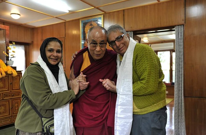 Прити и Адитья Капур с Далай Ламой.jpg